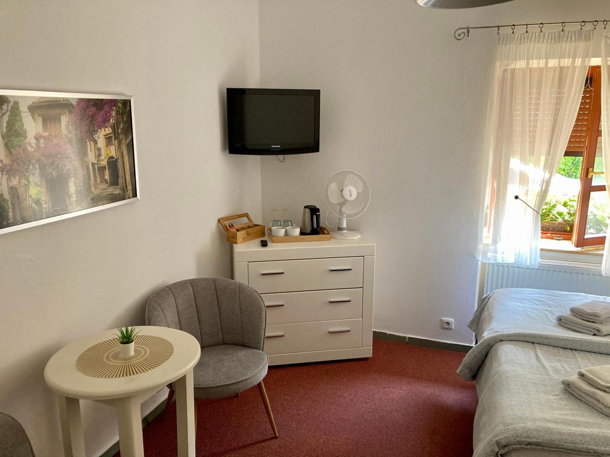 Guesthouse Mikulas Mikulov - Free Parking In The City Center Exterior photo
